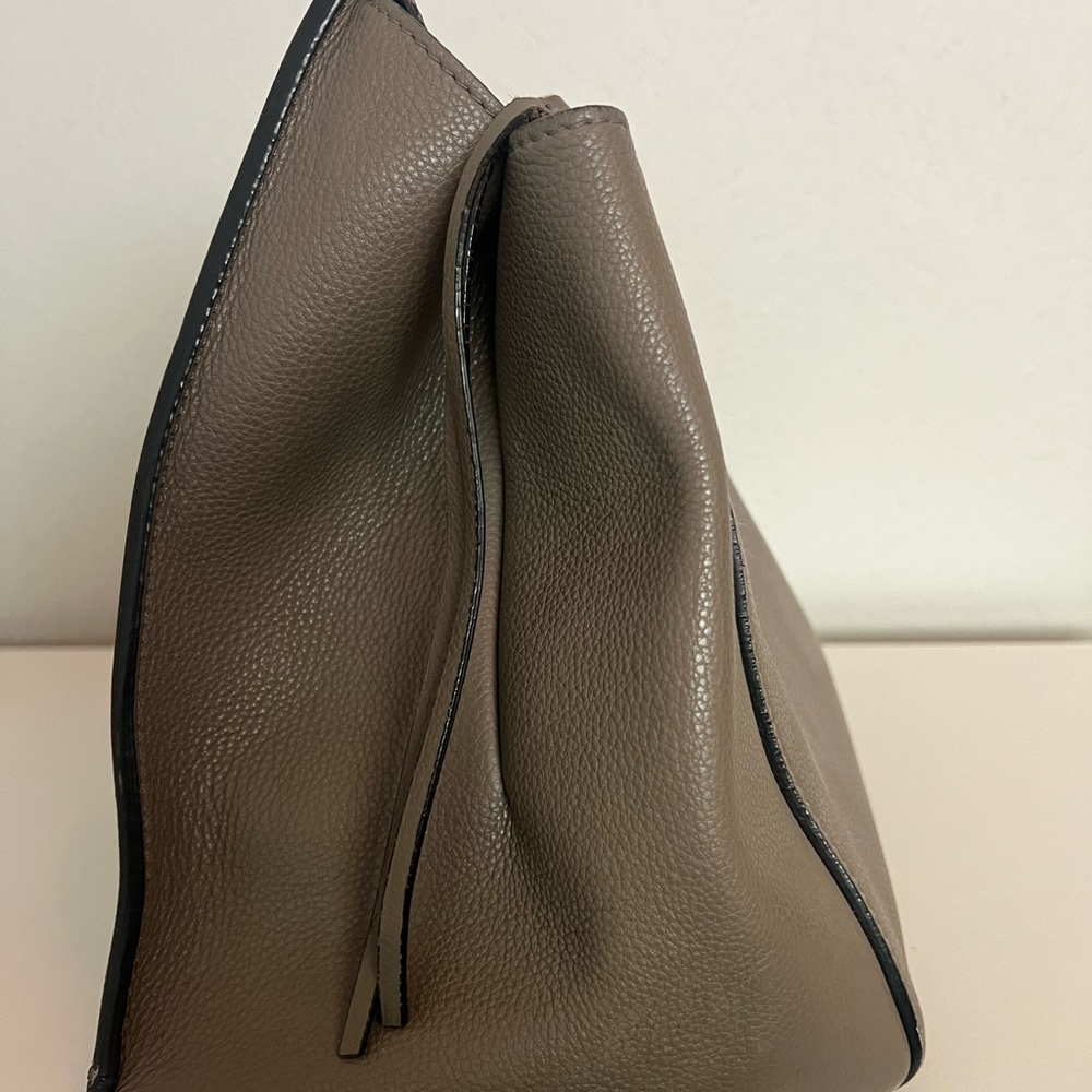 Brown Leather Zip-Top Women’s Clutch Bag - Picture 2 of 6
